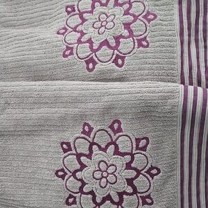 New Kassa Fina Set Of Floral Mandala Bath Towels